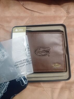 Fossil Men’s Brown Leather RFID Bi-Fold Wallet